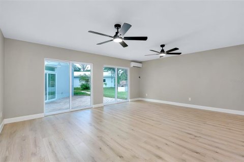 House in Englewood, Florida 4 bedrooms, 187.66 sq.m. № 1795072 - photo 17