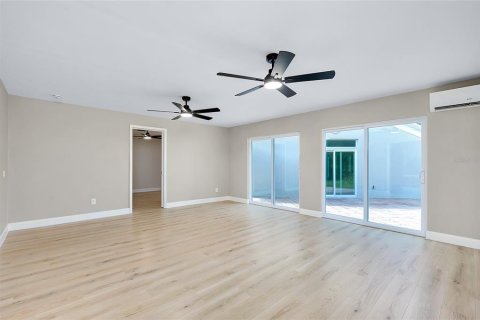 House in Englewood, Florida 4 bedrooms, 187.66 sq.m. № 1795072 - photo 16