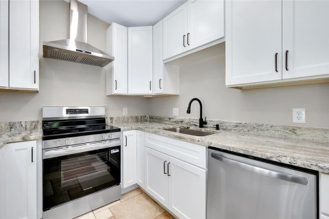 House in Englewood, Florida 4 bedrooms, 187.66 sq.m. № 1795072 - photo 12