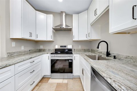 House in Englewood, Florida 4 bedrooms, 187.66 sq.m. № 1795072 - photo 11