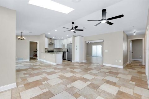 House in Englewood, Florida 4 bedrooms, 187.66 sq.m. № 1795072 - photo 3