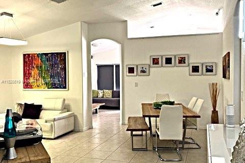 House in Homestead, Florida 3 bedrooms, 138.8 sq.m. № 1979896 - photo 5