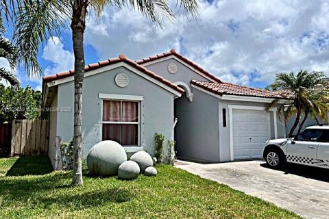 House in Homestead, Florida 3 bedrooms, 138.8 sq.m. № 1979896 - photo 1