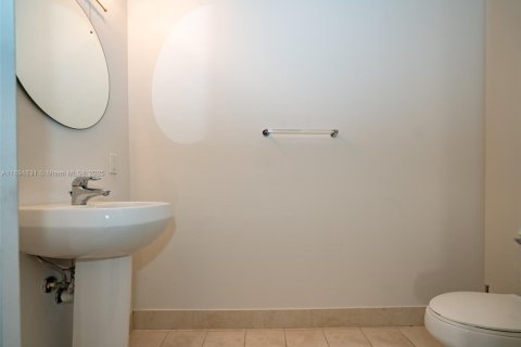Copropriété à louer à Miami, Floride: 2 chambres, 128.02 m2 № 1949265 - photo 3