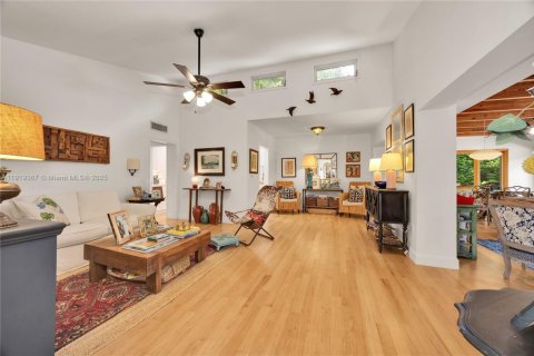 Casa en venta en Miami, Florida, 5 dormitorios, 276.85 m2 № 1983137 - foto 8