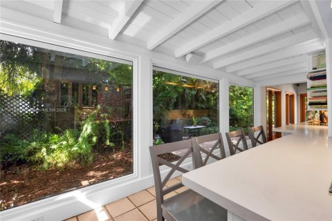 Casa en venta en Miami, Florida, 5 dormitorios, 276.85 m2 № 1983137 - foto 19