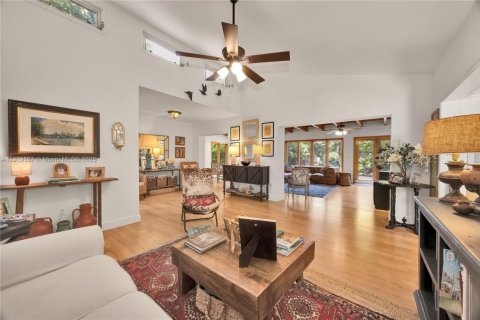 Casa en venta en Miami, Florida, 5 dormitorios, 276.85 m2 № 1983137 - foto 9