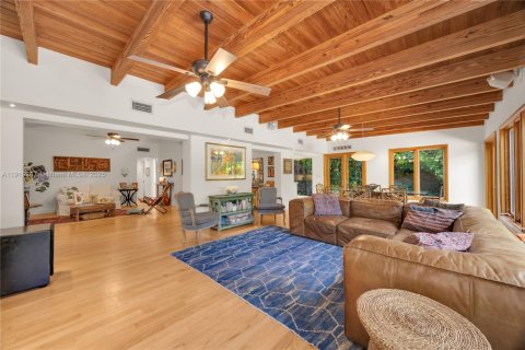 Casa en venta en Miami, Florida, 5 dormitorios, 276.85 m2 № 1983137 - foto 15