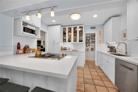 Casa en venta en Miami, Florida, 5 dormitorios, 276.85 m2 № 1983137 - foto 7