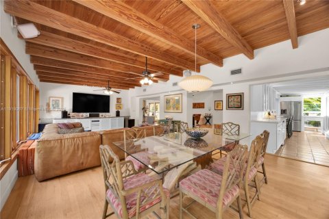 Casa en venta en Miami, Florida, 5 dormitorios, 276.85 m2 № 1983137 - foto 16