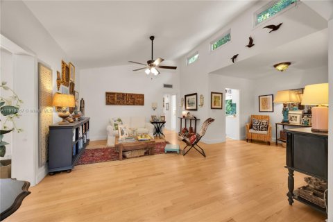 Casa en venta en Miami, Florida, 5 dormitorios, 276.85 m2 № 1983137 - foto 13