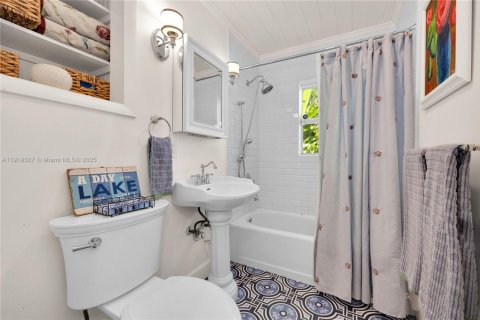 Casa en venta en Miami, Florida, 5 dormitorios, 276.85 m2 № 1983137 - foto 30