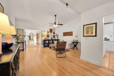 Casa en venta en Miami, Florida, 5 dormitorios, 276.85 m2 № 1983137 - foto 14