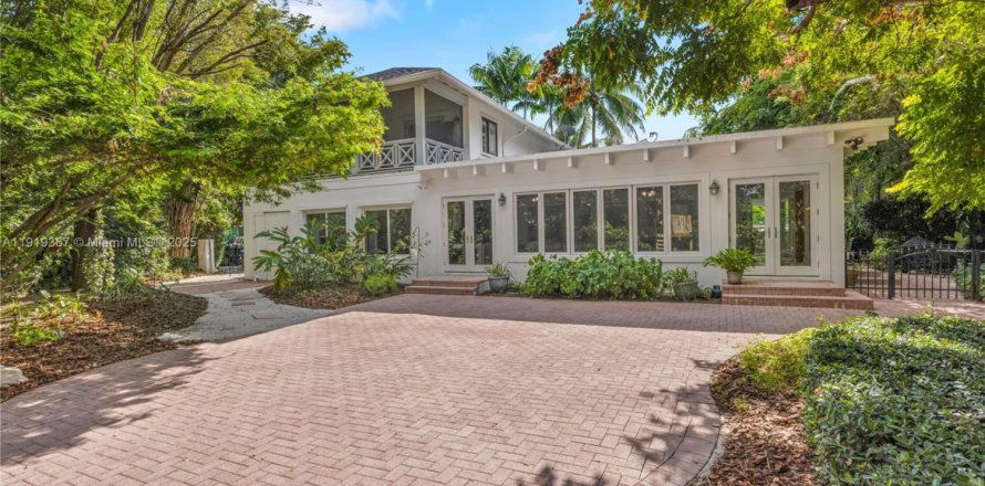 Casa en Miami, Florida 5 dormitorios, 276.85 m2 № 1983137