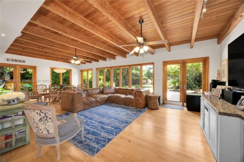 Casa en venta en Miami, Florida, 5 dormitorios, 276.85 m2 № 1983137 - foto 10