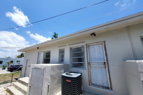 Villa ou maison à louer à Miami, Floride: 2 chambres, 111.95 m2 № 1889742 - photo 5
