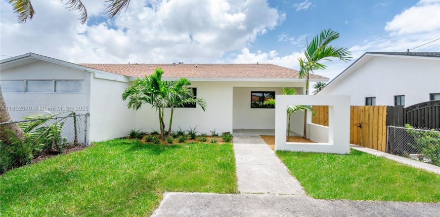House in Miami, Florida 3 bedrooms, 121.61 sq.m. № 1809083