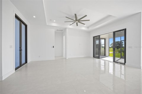 House in Punta Gorda, Florida 3 bedrooms, 196.3 sq.m. № 1827756 - photo 7