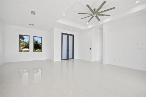 House in Punta Gorda, Florida 3 bedrooms, 196.3 sq.m. № 1827756 - photo 6