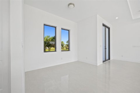 House in Punta Gorda, Florida 3 bedrooms, 196.3 sq.m. № 1827756 - photo 9
