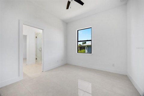 House in Punta Gorda, Florida 3 bedrooms, 196.3 sq.m. № 1827756 - photo 30