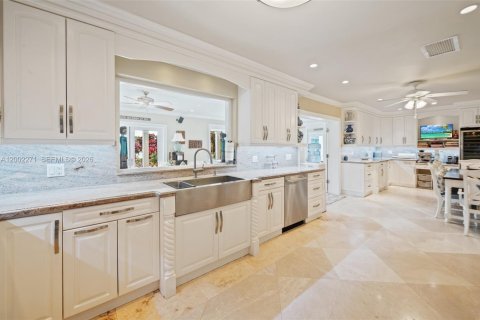 House in Pinecrest, Florida 5 bedrooms, 314.85 sq.m. № 2067706 - photo 5