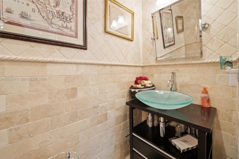 House in Pinecrest, Florida 5 bedrooms, 314.85 sq.m. № 2067706 - photo 28