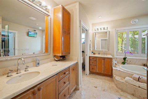 House in Pinecrest, Florida 5 bedrooms, 314.85 sq.m. № 2067706 - photo 25