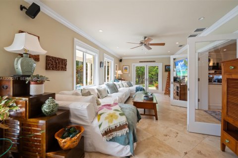 House in Pinecrest, Florida 5 bedrooms, 314.85 sq.m. № 2067706 - photo 8