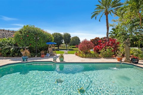 House in Pinecrest, Florida 5 bedrooms, 314.85 sq.m. № 2067706 - photo 23