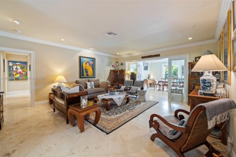 House in Pinecrest, Florida 5 bedrooms, 314.85 sq.m. № 2067706 - photo 6