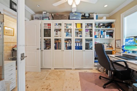 House in Pinecrest, Florida 5 bedrooms, 314.85 sq.m. № 2067706 - photo 15