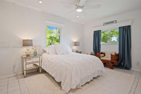 House in Pinecrest, Florida 5 bedrooms, 314.85 sq.m. № 2067706 - photo 12