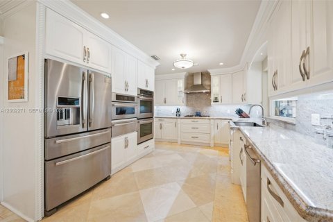 House in Pinecrest, Florida 5 bedrooms, 314.85 sq.m. № 2067706 - photo 4