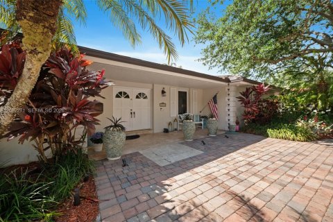 House in Pinecrest, Florida 5 bedrooms, 314.85 sq.m. № 2067706 - photo 3