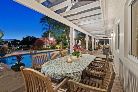 House in Pinecrest, Florida 5 bedrooms, 314.85 sq.m. № 2067706 - photo 19