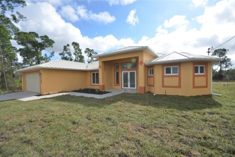 Casa en Lehigh Acres, Florida 3 dormitorios, 172.24 m2 № 2097310