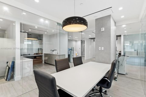 Propiedad comercial en venta en Miami, Florida № 2007865 - foto 17