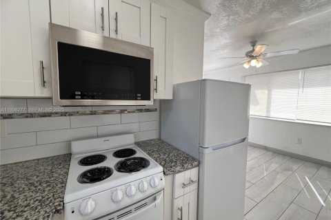 Apartment in Miami, Florida № 1994309 - photo 8