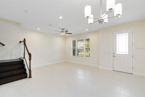 Townhouse in Kissimmee, Florida 3 bedrooms, 148.92 sq.m. № 2380804 - photo 6