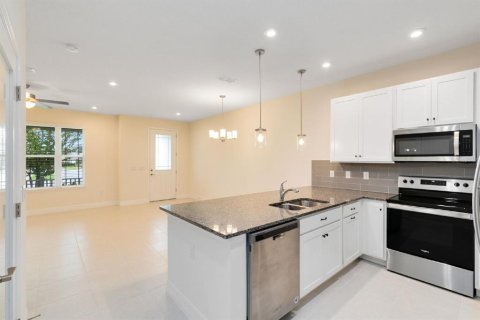 Townhouse in Kissimmee, Florida 3 bedrooms, 148.92 sq.m. № 2380804 - photo 2