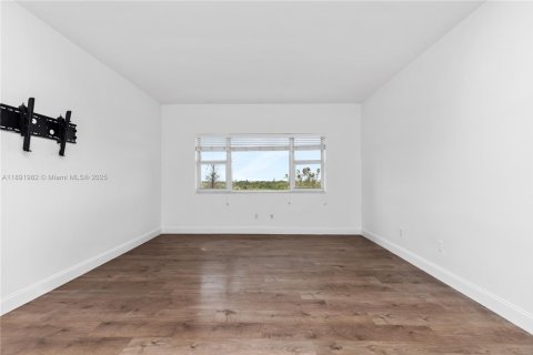 Condominio en alquiler en Miami Beach, Florida, 1 dormitorio, 119.19 m2 № 1943950 - foto 11