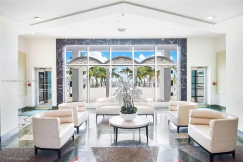 Condominio en alquiler en Miami Beach, Florida, 1 dormitorio, 119.19 m2 № 1943950 - foto 2