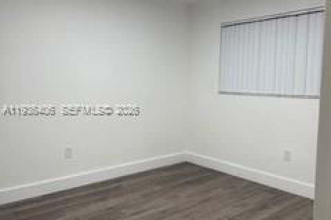 Condo in Miami, Florida, 2 bedrooms  № 1994371 - photo 5