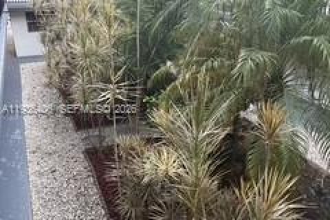 Condo in Miami, Florida, 2 bedrooms  № 1994371 - photo 11