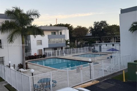 Condo in Miami, Florida, 2 bedrooms  № 1994371