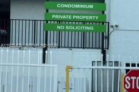 Condo in Miami, Florida, 2 bedrooms  № 1994371 - photo 12