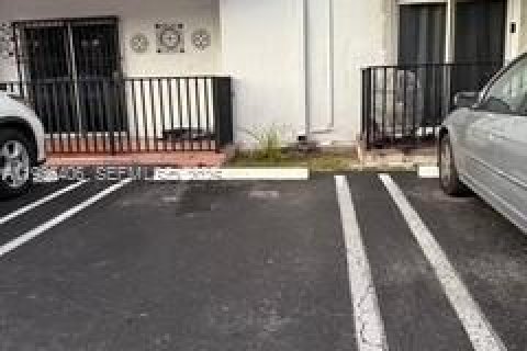 Condo in Miami, Florida, 2 bedrooms  № 1994371 - photo 9