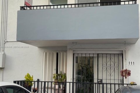 Condo in Miami, Florida, 2 bedrooms  № 1994371 - photo 7