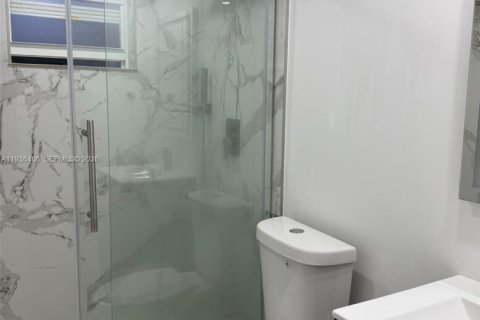 Condo in Miami, Florida, 2 bedrooms  № 1994371 - photo 6